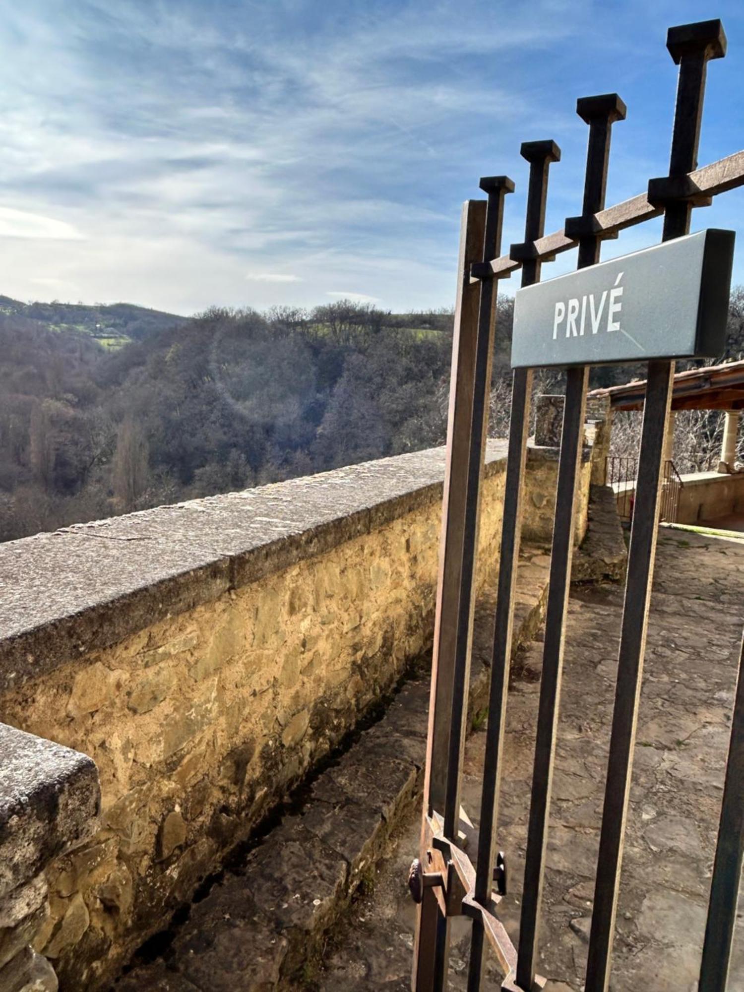 Chateau Du Poet-Celard Le Poët-Célard Exteriör bild