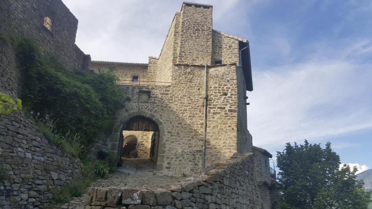 Chateau Du Poet-Celard Le Poët-Célard Exteriör bild